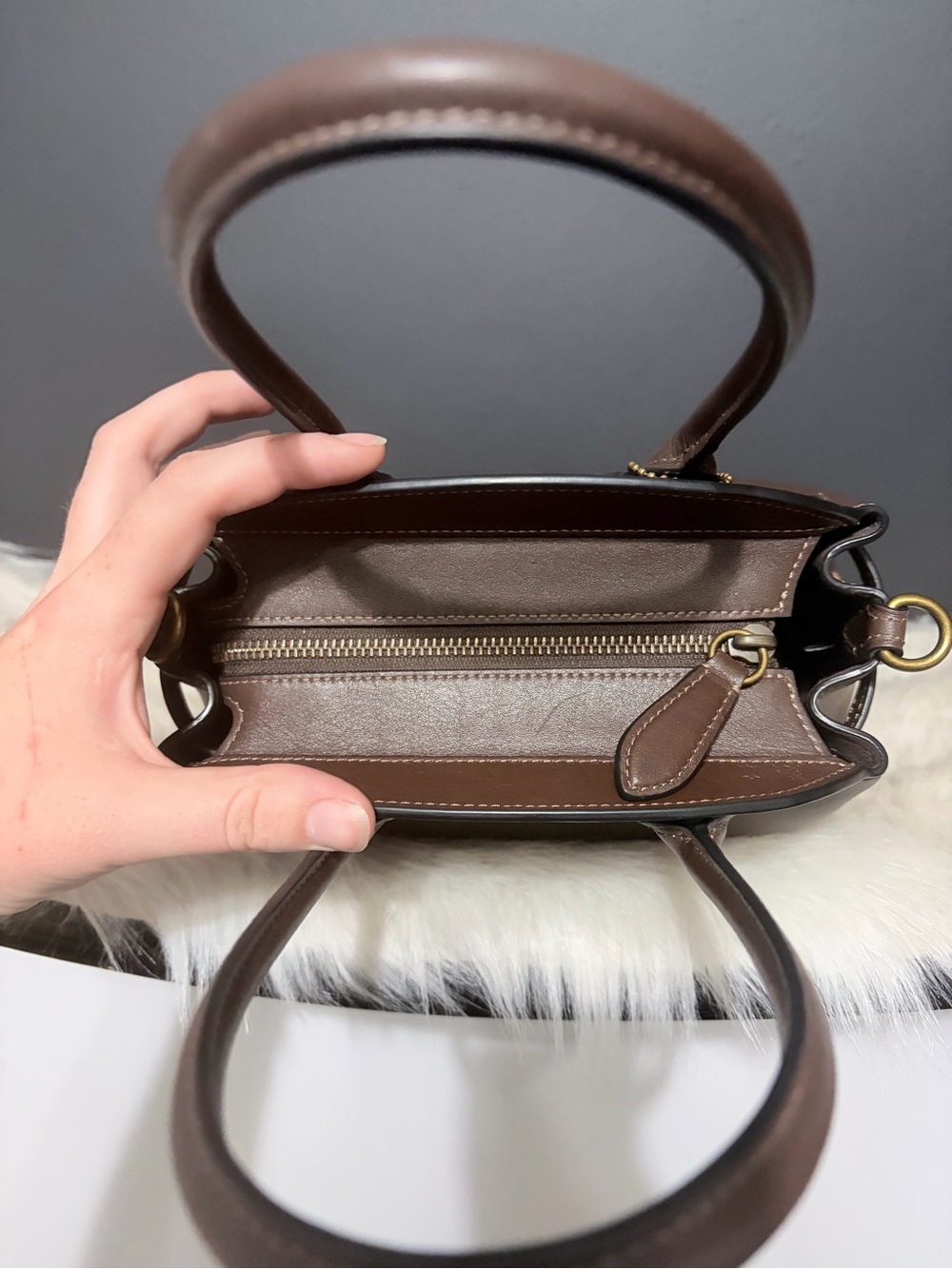 Coach Empire 21 Maple with Brass Hardware - Picture 4 of 8